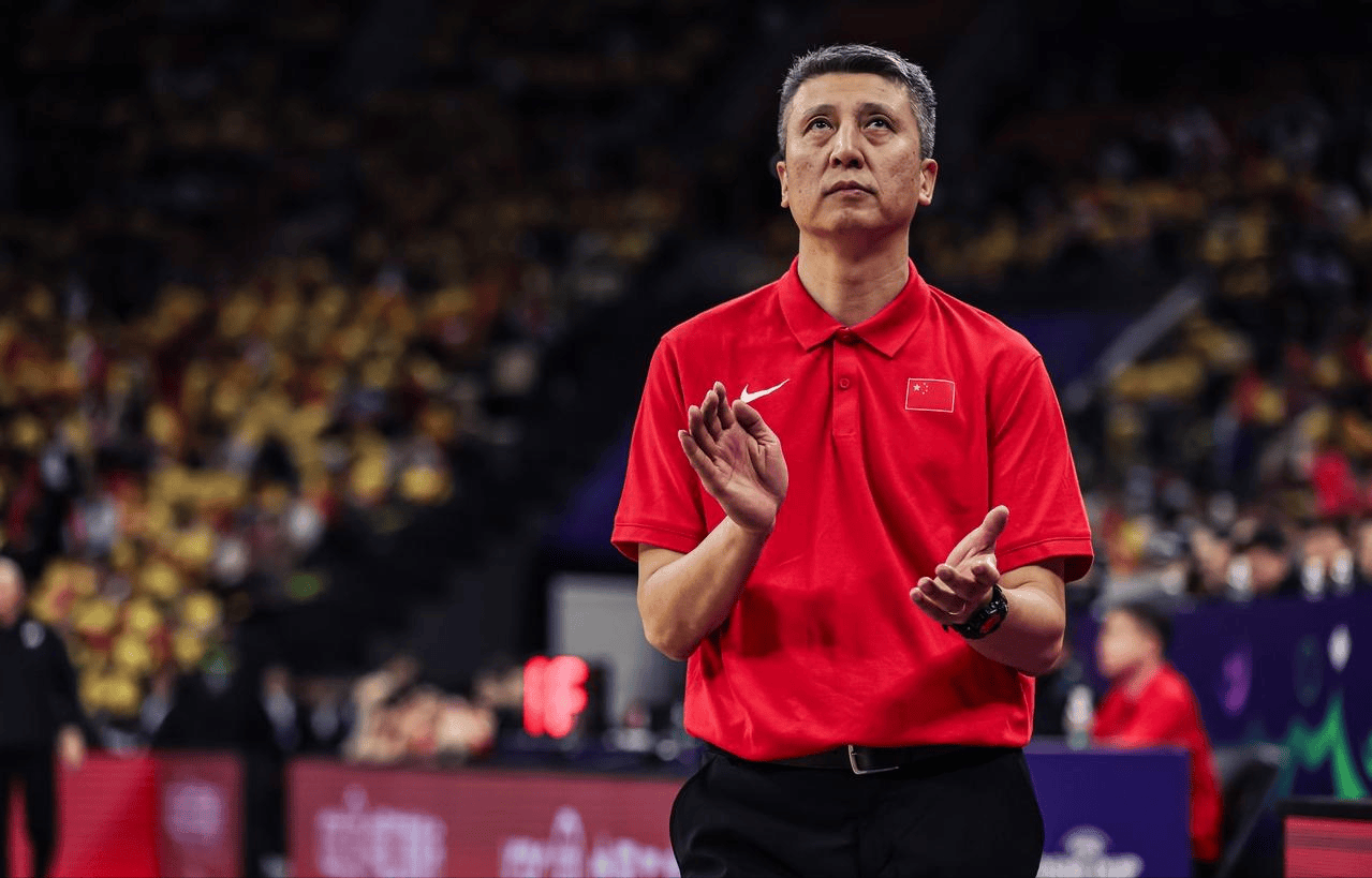 中超清晨再迎强敌，深圳男篮篮板制胜，主帅态度——引发热议，团队化学反应显著的简单介绍